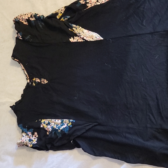 Woman's plus size blouse - Picture 4 of 5